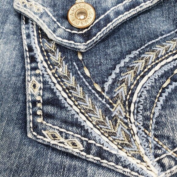 Ariya Light Bleach Out Jeans 13/14 - Picture 14 of 16